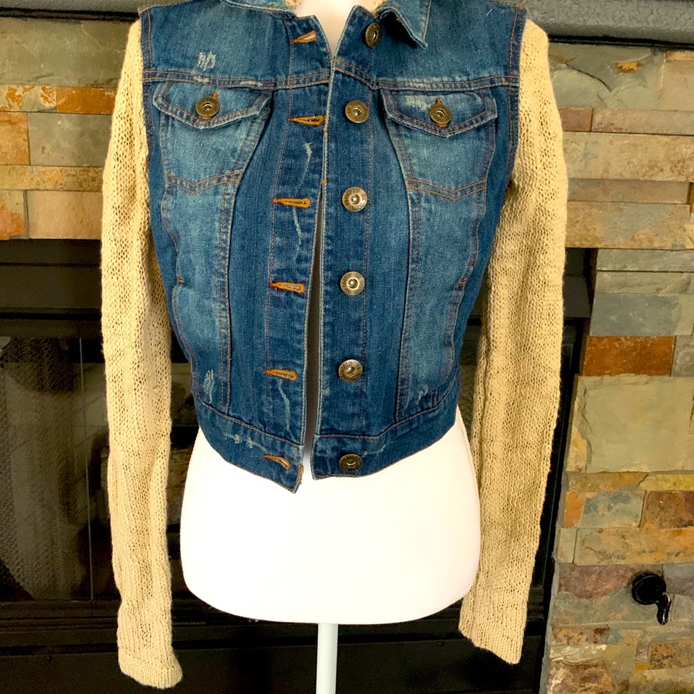 Denim jacket with weaved w/knitted sleeve and hood